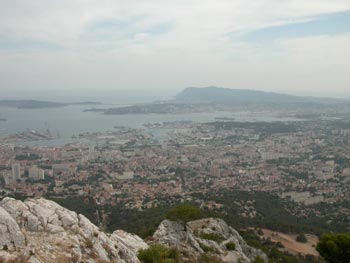 Vue brumeuse sur la rade de Toulon